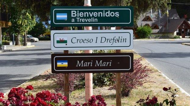 Trilingual Trevelin welcome sign