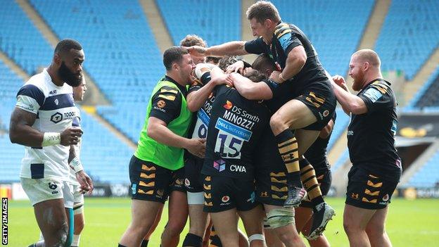 Wasps players celebrate