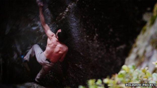 Dave MacLeod bouldering