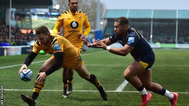 Jimmy Gopperth's early try gave Wasps the first of three leads they enjoyed in the contest.