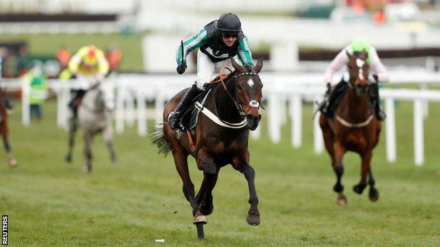 Altior on his way to victory