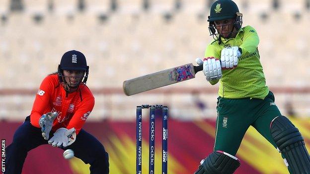 England's Amy Jones and South Africa's Mignon du Preez