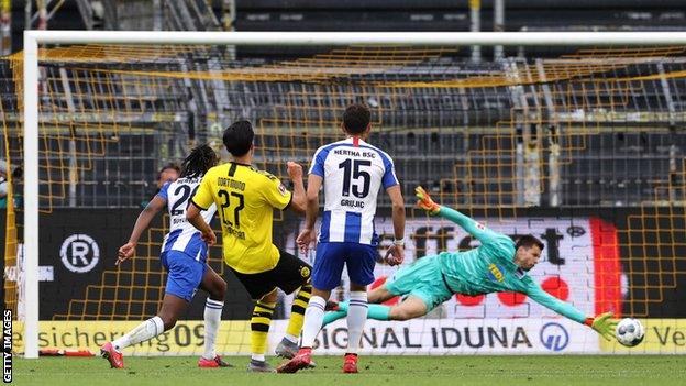 Emre Can scores for Borussia Dortmund