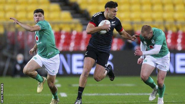 Shaun Stevenson makes a break for the Maori All Blacks in Wellington