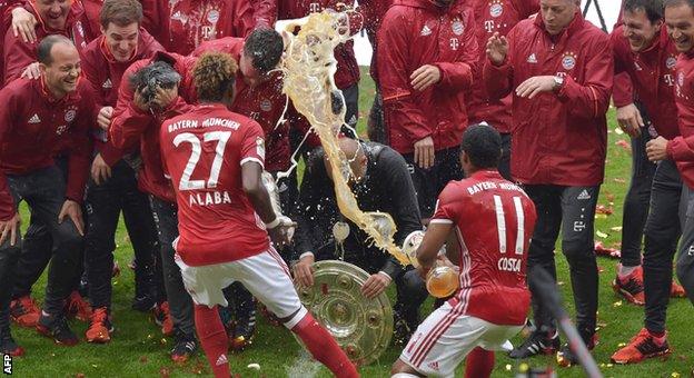 Douglas Costa soaks Bayern staff with beer