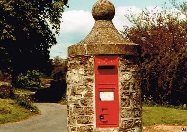 An 1870s pillar mounted wall box in Buckinghamshire