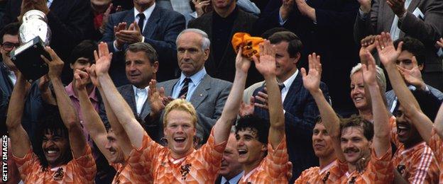 Gullit and Koeman celebrate winning the 1988 European Championship