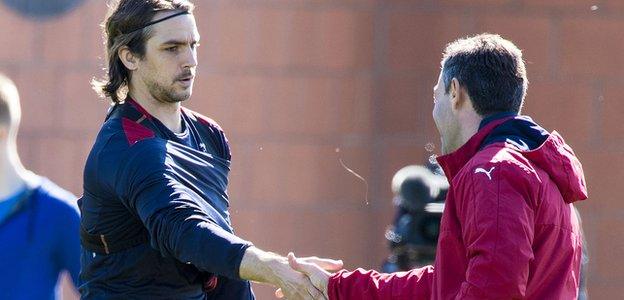 Rangers' Niko Kranjcar and Pedro Caixinha shake hands