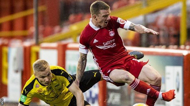 Jonny Hayes playing for Aberdeen against NSI Runavik