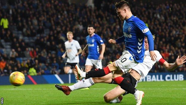 Glenn Middleton scores for Rangers