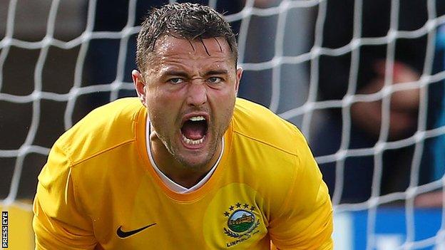 Former Linfield goalkeeper Jonathan Tuffey made his debut for Glenavon