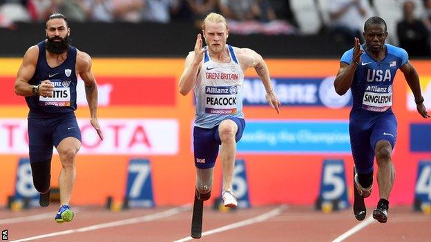 Jonnie Peacock (centre) races to victory