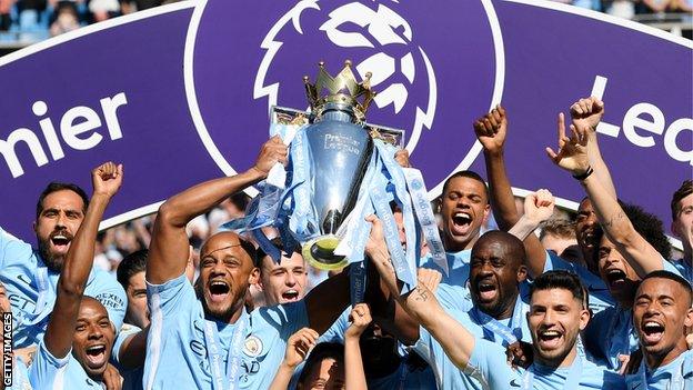 Vincent Kompany lifts the Premier League title