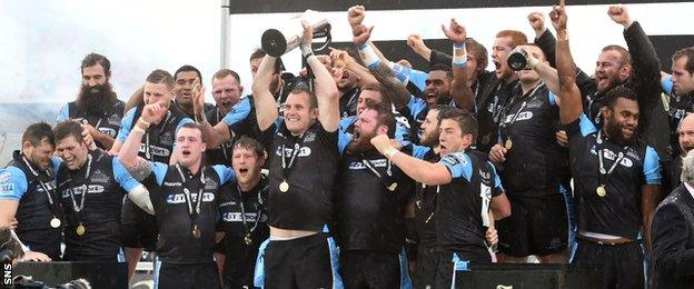 Glasgow Warriors win the 2015 Pro12 title