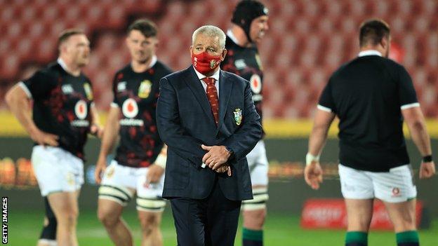 Warren Gatland wearing a mask during warm-up