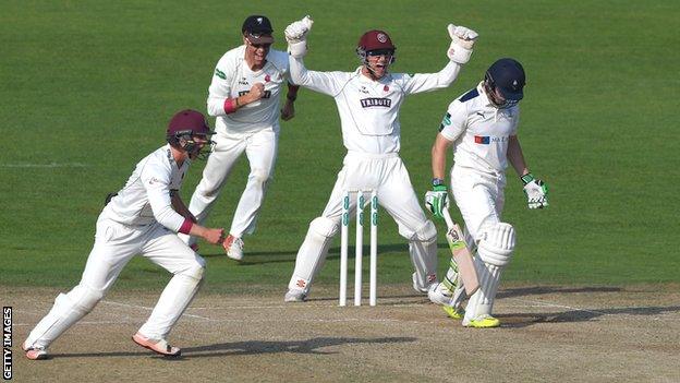 Jack Leach removes Jake Lehmann