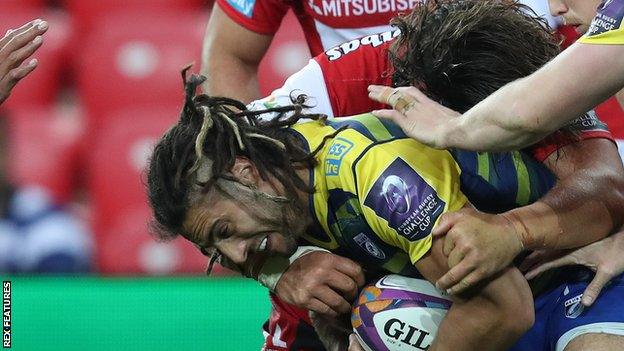 Josh Navidi is halted by Gloucester