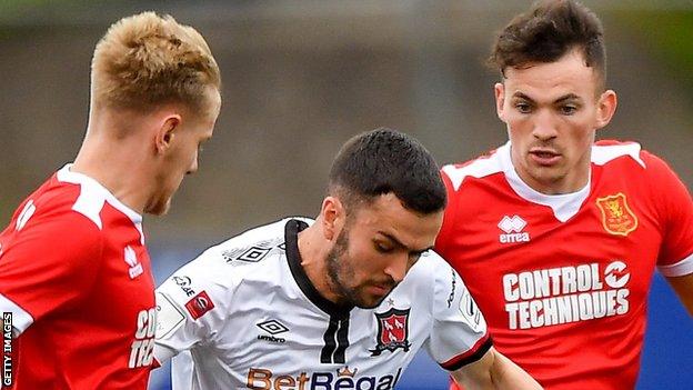 Michael Duffy of Dundalk in action against James Rowland, left, and Alexander Fletcher of Newtown