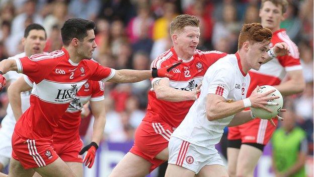 Oak Leaf pair Niall Keenan and Enda Lynn close in on Tyrone forward Conor Meyler in the quarter-final