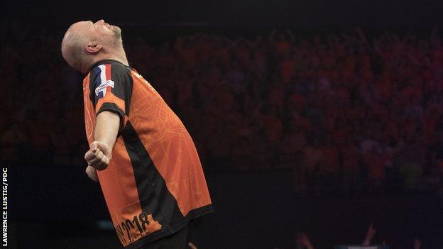 Raymond van Barneveld celebrates