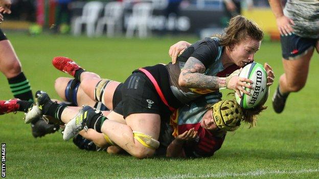 Jade Konkel scores a try for Harlequins