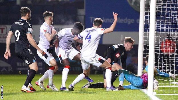 Elijah Adebayo scores for Luton