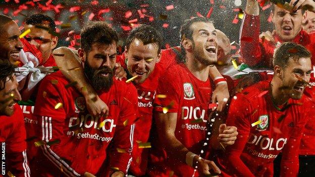 Wales celebrate qualifying for Euro 2016