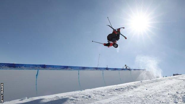 Gus Kenworthy training on the halfpipe in Zhangjiakou