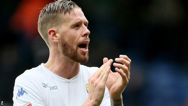 Pontus Jansson applauds Leeds fans