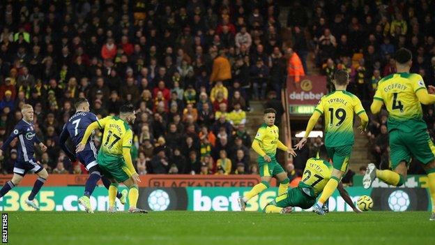 Gerard Deulofeu scores for Watford