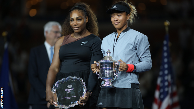 Serena Williams (left) and Naomi Osaka with their US Open trophies