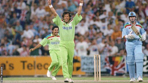 Imran Khan celebrates wicket in 1992 final