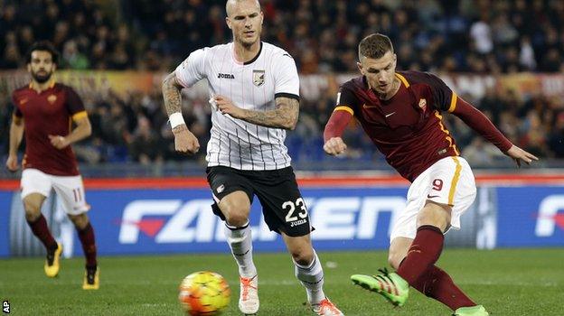 Edin Dzeko scores for Roma