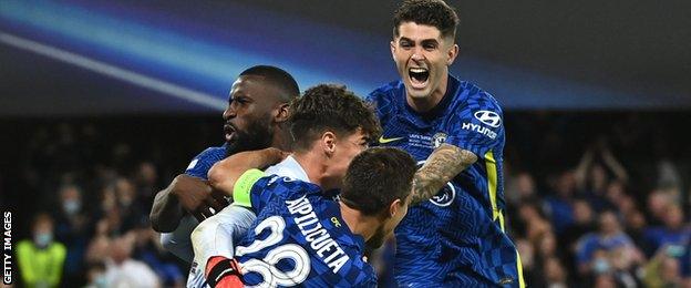 Chelsea captain joins César Azpilicueta in celebrating with Kepa after his penalty save