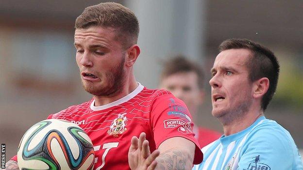 Darren Murray in action for Portadown