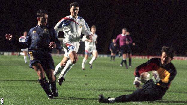 Scott Booth scoring for Scotland against Russia in 1994