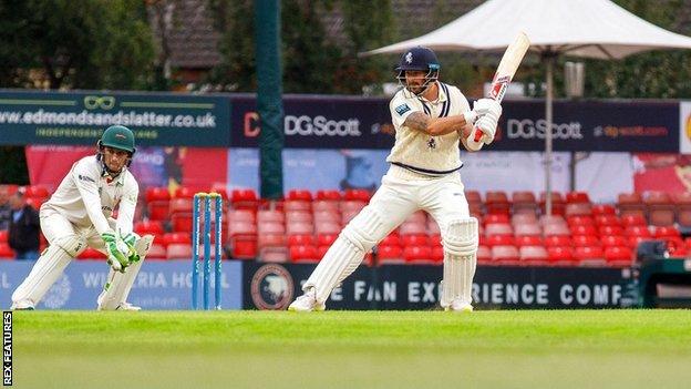 Darren Stevens followed his first-innings duck with the 117th half-century of his career