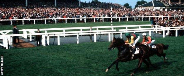 Lester Piggott winning the 1970 St Leger on Nijinsky, and sealing the Triple Crown