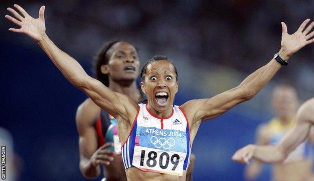 Dame Kelly celebrates winning 800m