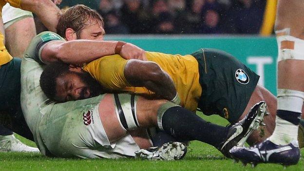 Marika Koroibete grounds the ball despite the attentions of Chris Robshaw