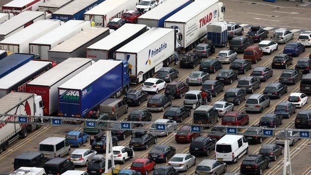 Queuing lorries