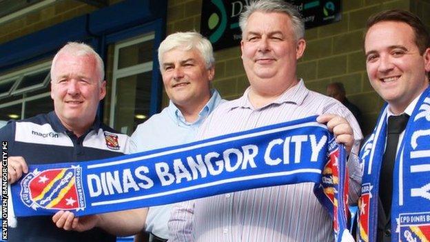 Manager Neville Powell, former Chairman Dilwyn Jones, new Chairman Ivor Jenkins and Commerical manager James Lees