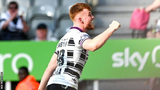 Ellis Longstaff's two tries came in five early second-half minutes on Tyneside