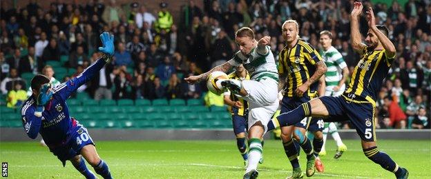 Leigh Griffiths scores for Celtic against Fenerbahce