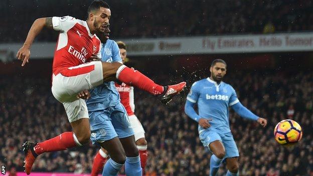 Theo Walcott scores for Arsenal