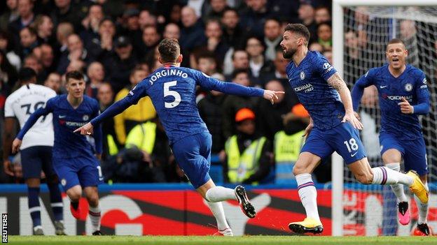 Olivier Giroud celebrates