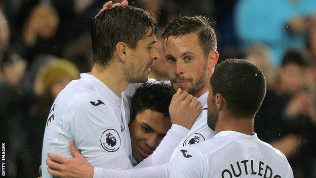 Gylfi Gigurdsson celebrates his goal for Swansea against Sunderland