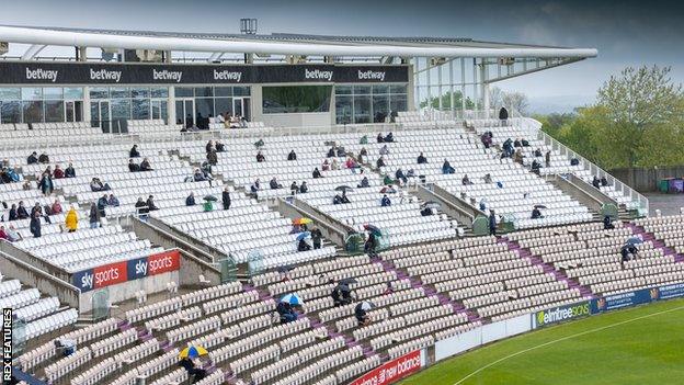 Crowd at Ageas Bowl