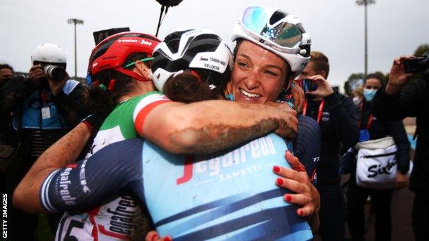 Lizzie Deignan celebrates her victory with team-mates