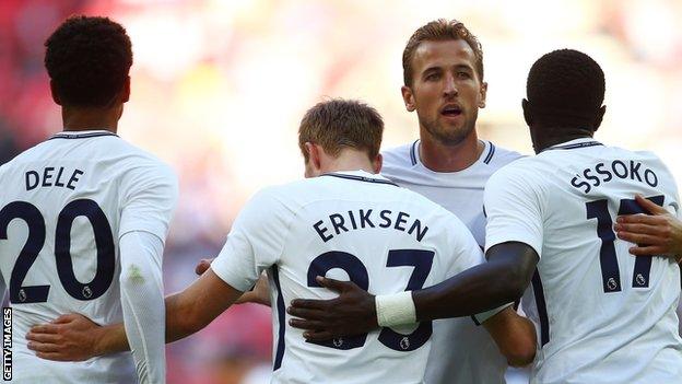 Tottenham players celebrate